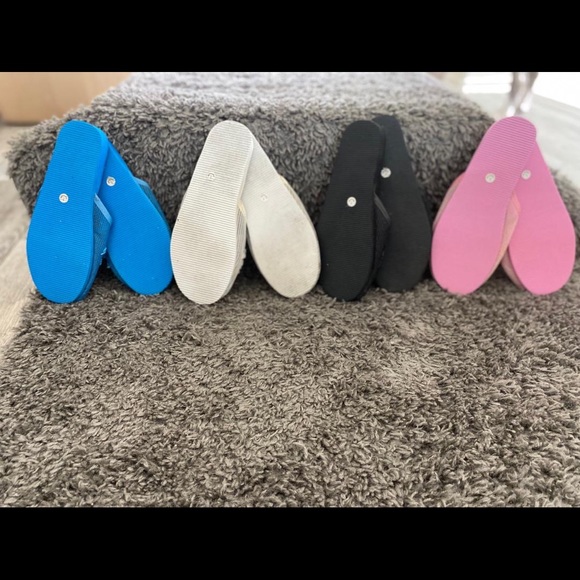 Redvolution Women’s Chinese Slippers - Picture 2 of 2